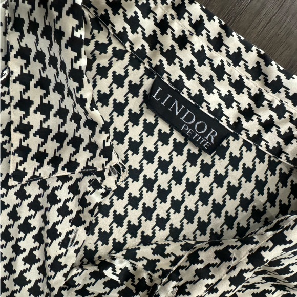 Lindor Petite Button Down Long Sleeve - Picture 6 of 10